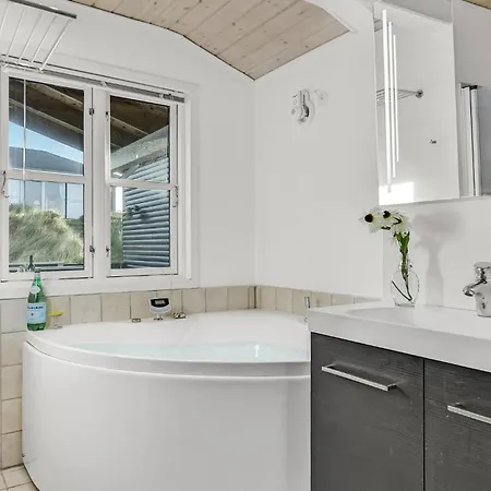 Lakolk Va Denmark * Romo